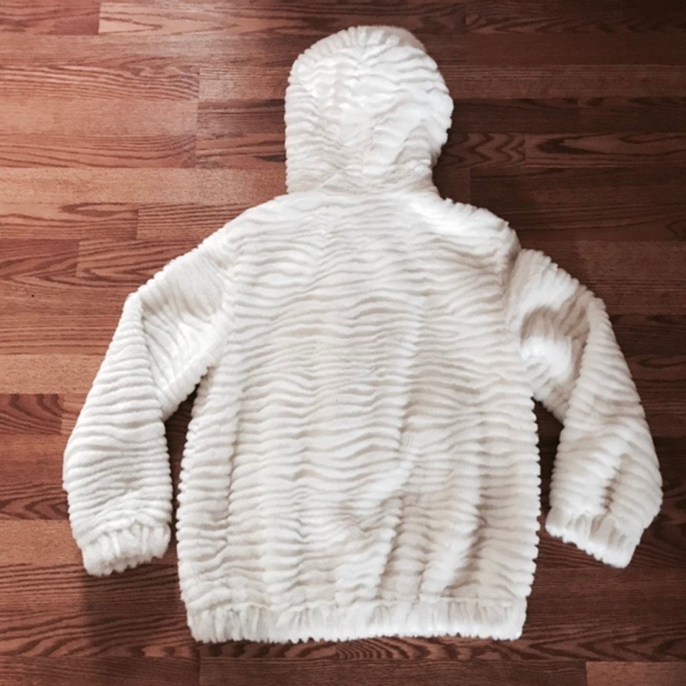 FAUX FUR Jacket with Hood and Pockets - Picture 7 of 8